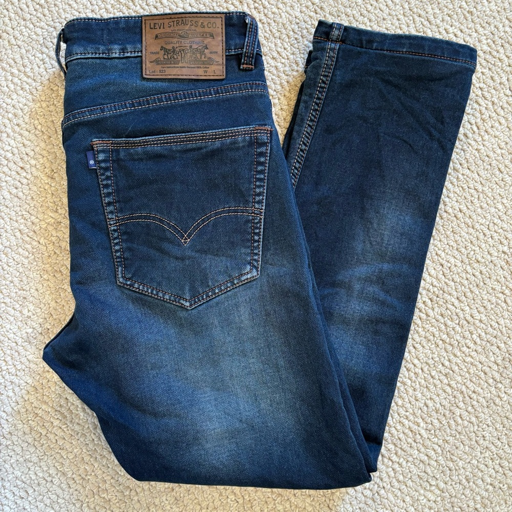 Levi's Men's Slim Straight Jeans in Dark Blue Wash
